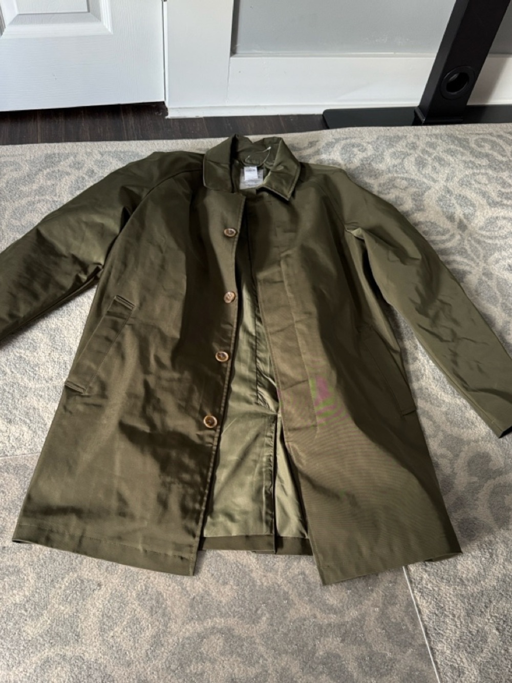GAP Men's Olive Green Single-Breasted Raincoat - Picture 5 of 5